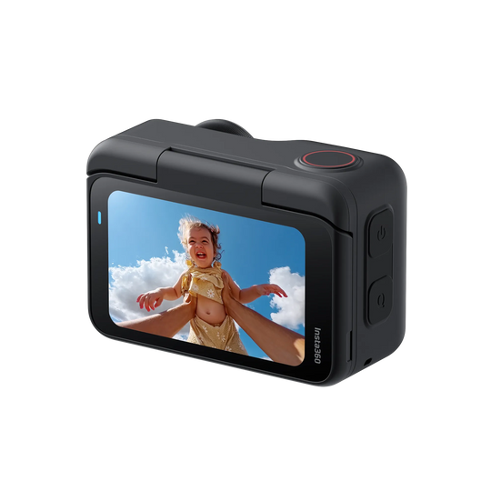 Action camera with screen displaying a child against a blue sky