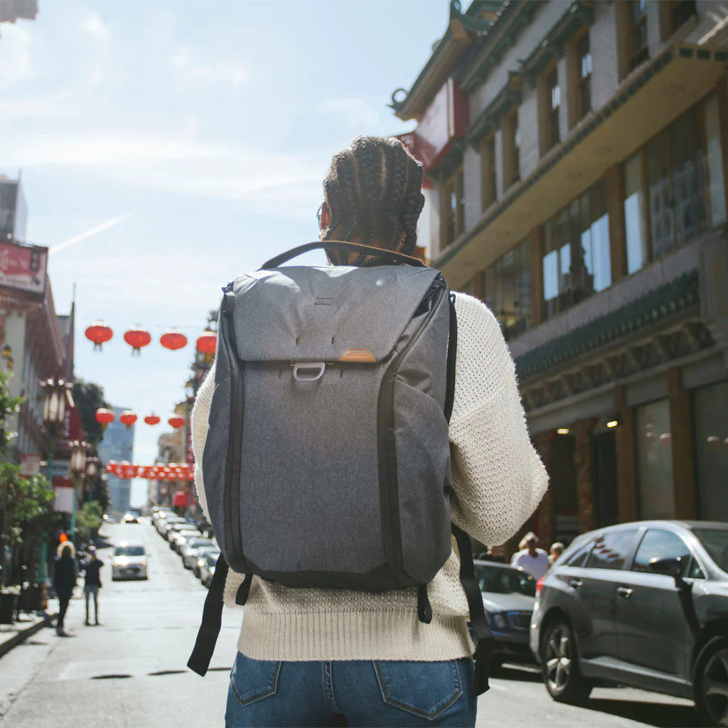 Peak Design 日常背包 30L V2（黑色、炭灰色、午夜蓝、土狼色）
